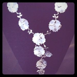 Dazzling Daisy Neck Decor